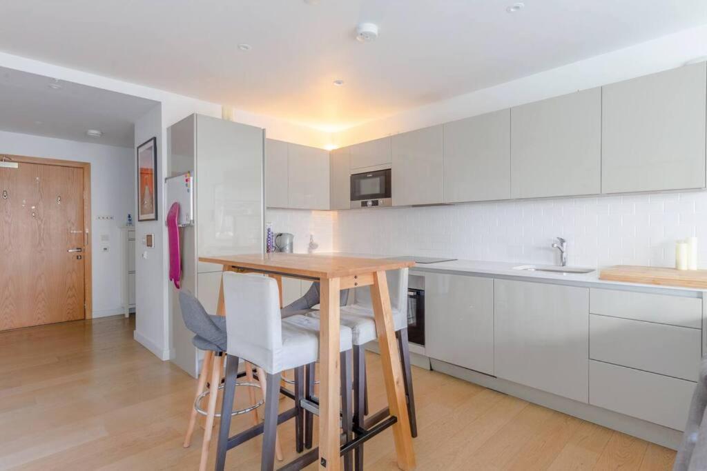 Superb 1 Bedroom Apartment 3Mins From Tube Station London Luaran gambar
