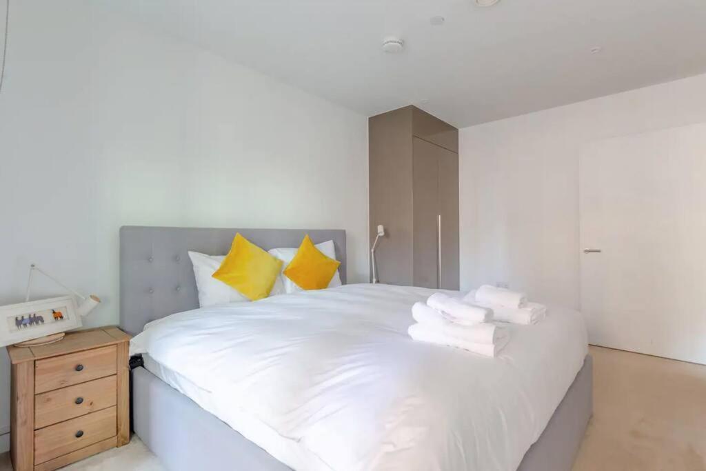 Superb 1 Bedroom Apartment 3Mins From Tube Station London Luaran gambar