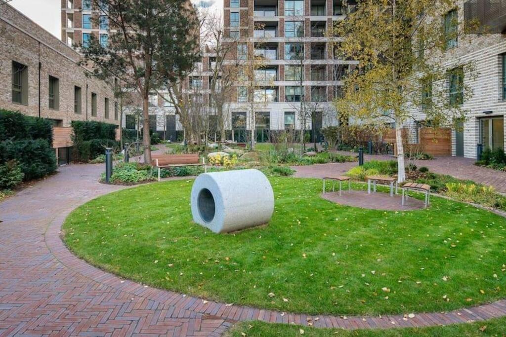 Superb 1 Bedroom Apartment 3Mins From Tube Station London Luaran gambar