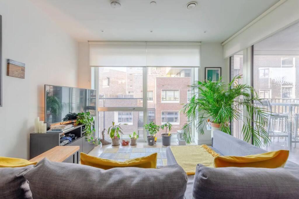 Superb 1 Bedroom Apartment 3Mins From Tube Station London Luaran gambar