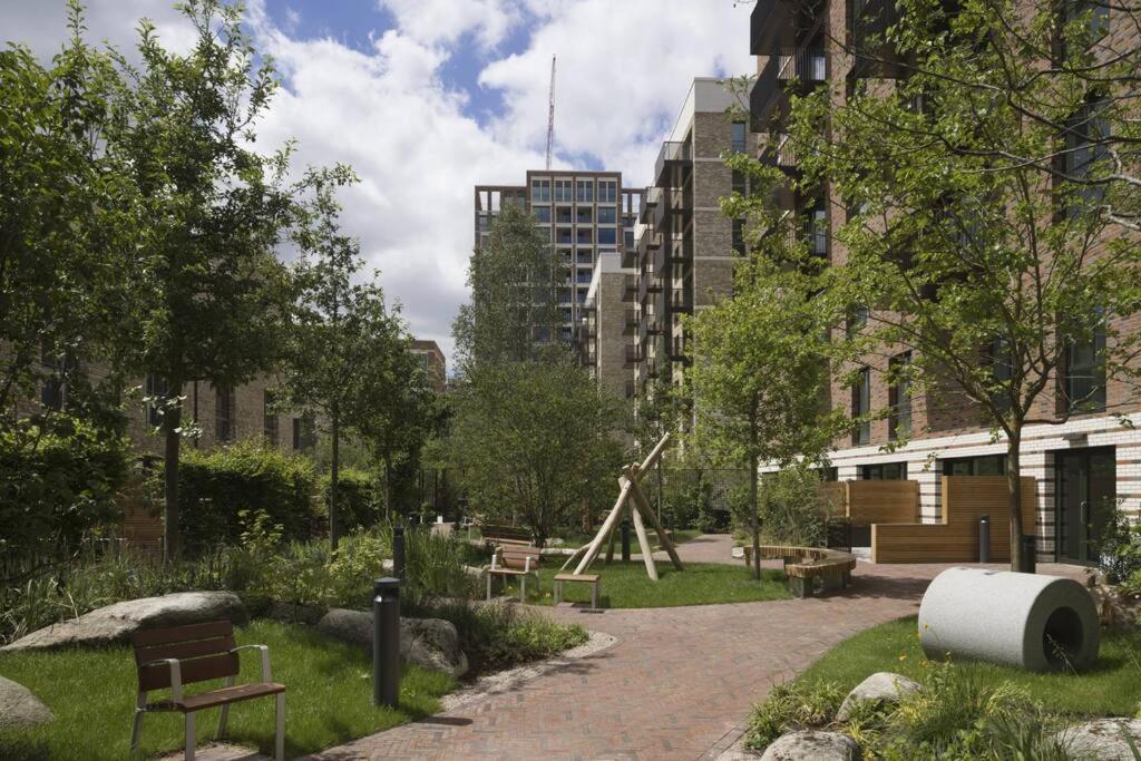 Superb 1 Bedroom Apartment 3Mins From Tube Station London Luaran gambar