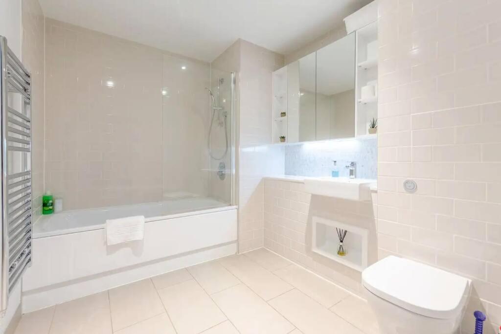 Superb 1 Bedroom Apartment 3Mins From Tube Station London Luaran gambar